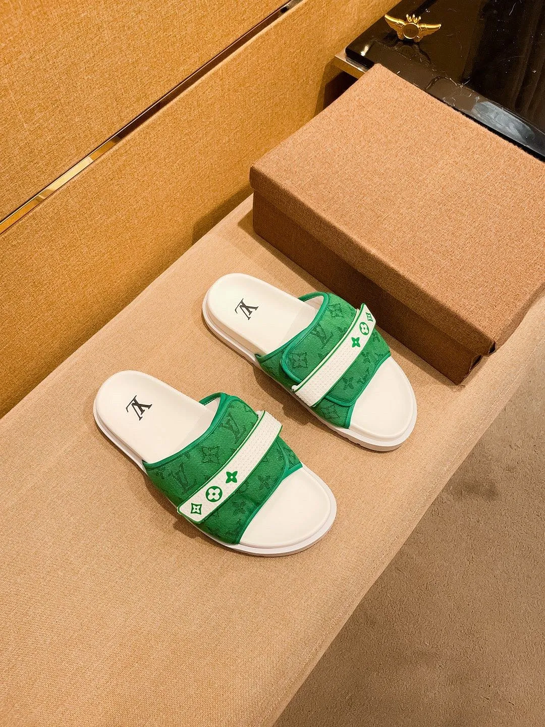 Men's men's shoes 💰 320💰 New model on the market 🔥[LV🔥 Louis Vuitton slippers] High-end 1:1 mold customization, original upgraded version of the outsole, lighter and non-slip. The top quality in the market, fashion focuses on trends, versatile and popular, simple yet tasteful, a must-have for fashionistas, exuding a fashionable and casual atmosphere, fashion is at your feet, full of confidence, the same style at the counter👍The season of spring and summer slippers is here, they are super beautiful to wear, 38-44 3⃣️colors available🔥